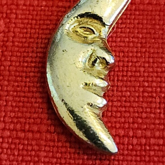 Vintage "MAN IN THE MOON" Half Cresent Celestial Gold Toned Pendant - Picture 3 of 4